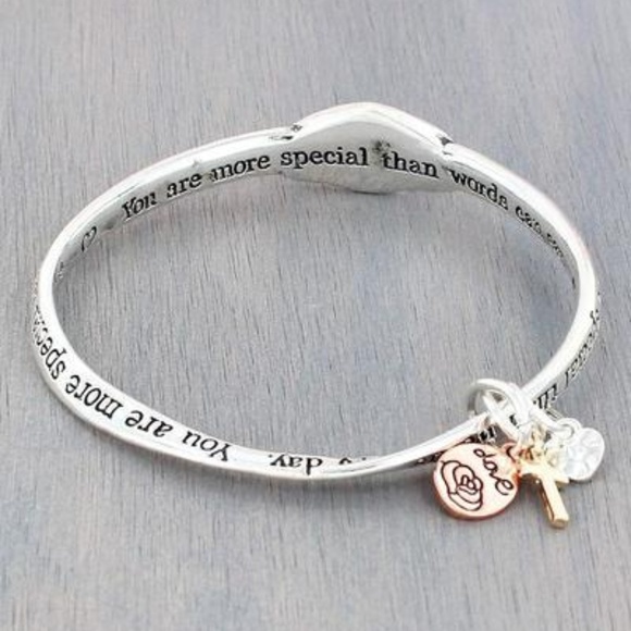 NWT Mom Heart Silvertone Twist Bangle W/Charms - Picture 2 of 2